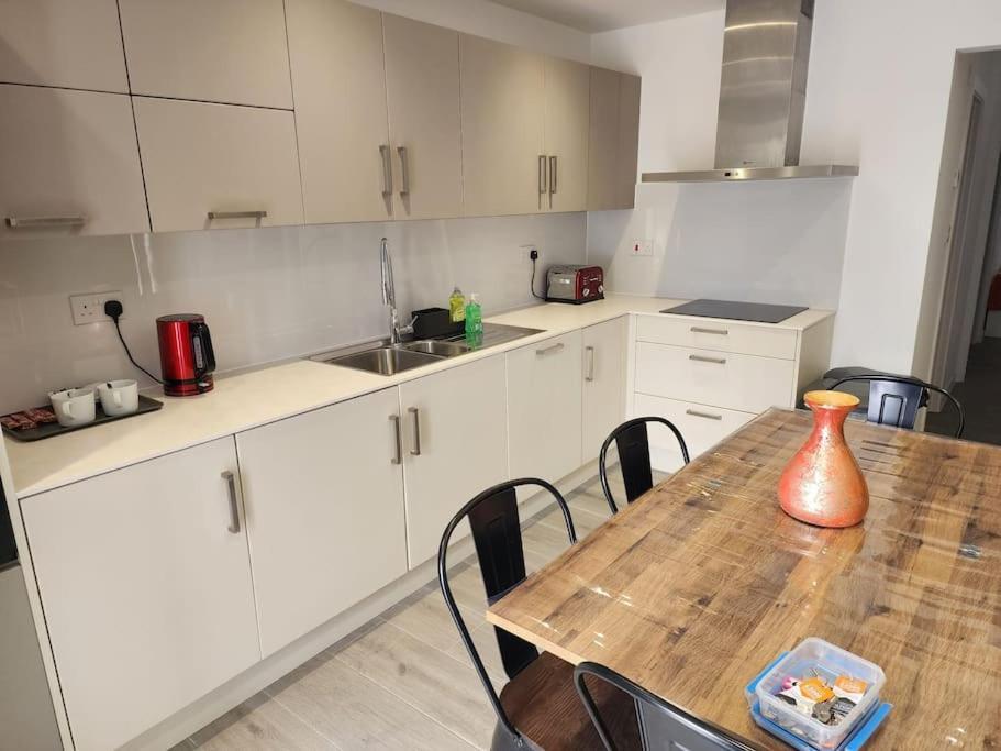 Paradigm Court, Modern 2-Bedroom Apartment F2, Oxford Eksteriør billede